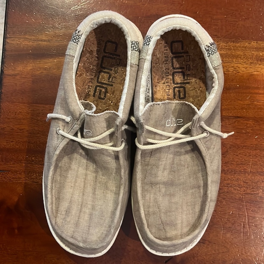 Men’s Hey Dudes slightly wore